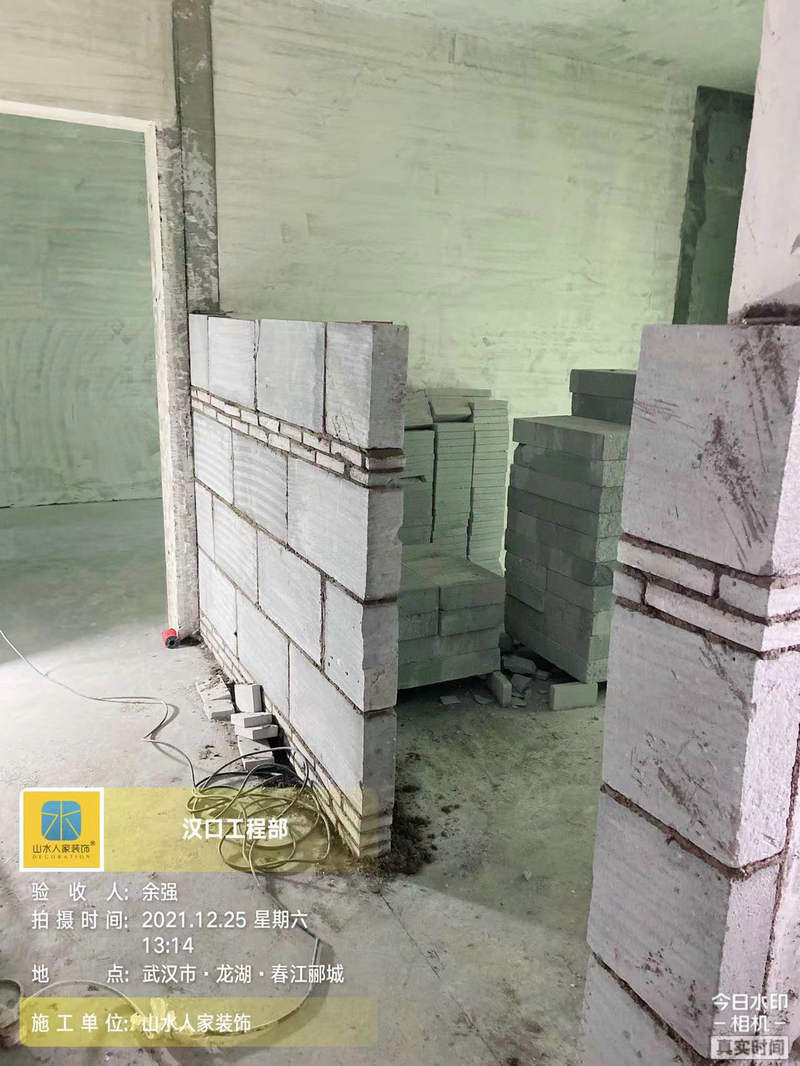 龙湖春江郦城小区装修砌墙工程巡查